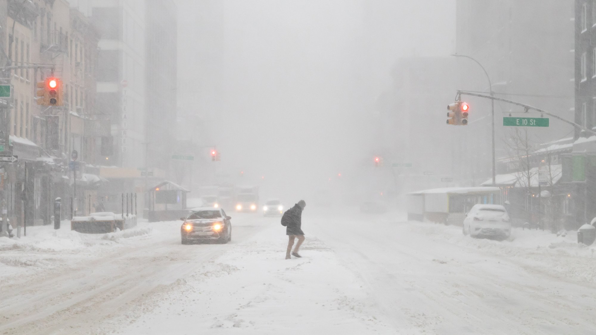 NYC in the middle of a snowstorm